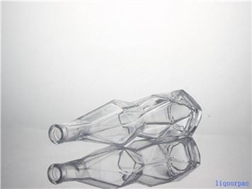 750ml Diamond Glass Bottle